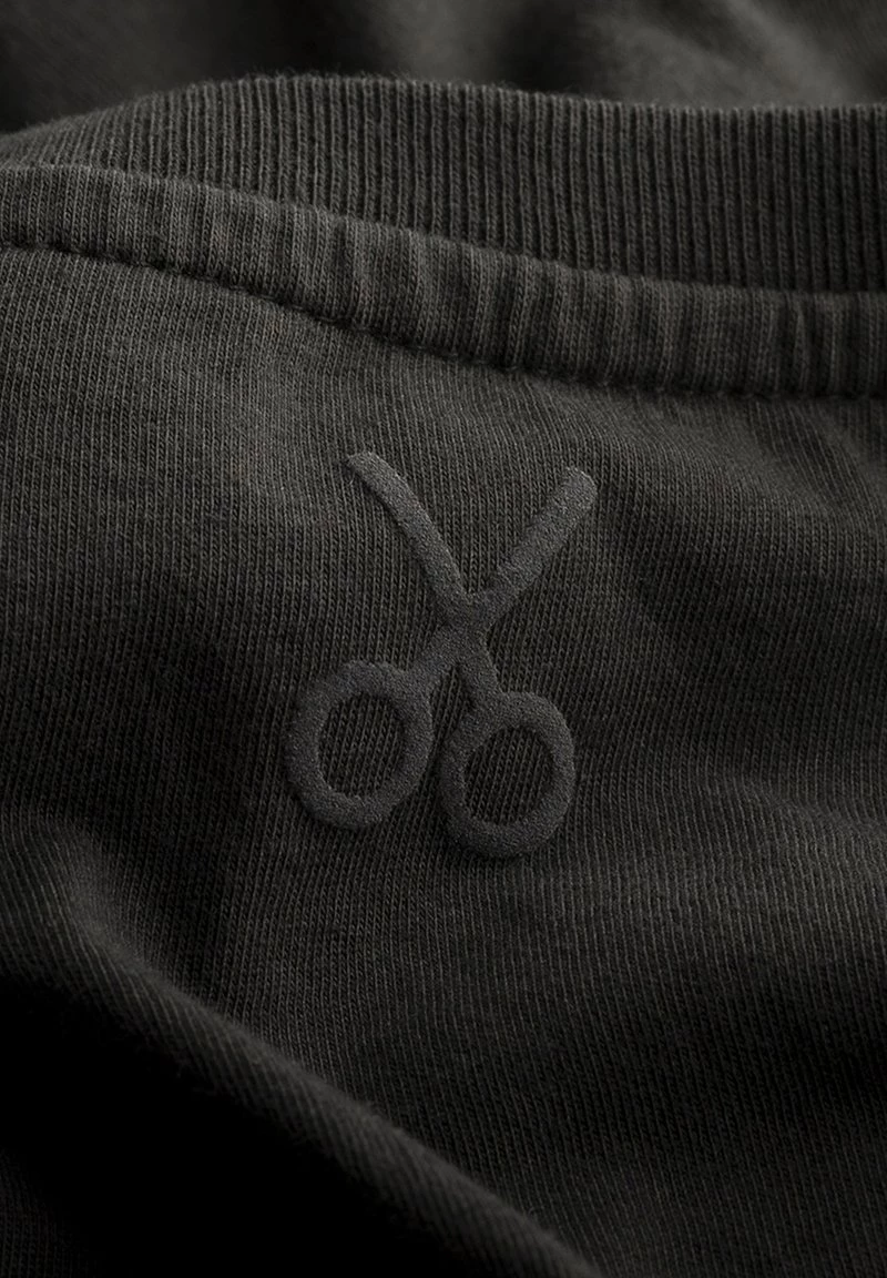 KAFT CORDIALIS ROEP T Shirt Print Asphalt Herren 5 KAFT CORDIALIS ROEP T Shirt Print Asphalt Herren – Bild 3