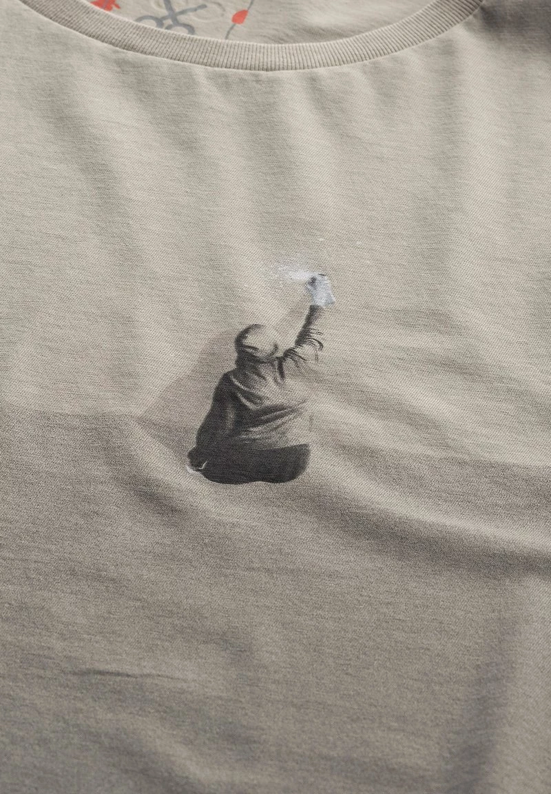 KAFT Damen CORDIALIS AURKA T Shirt Print Concrete 5 KAFT Damen CORDIALIS AURKA T Shirt Print Concrete – Bild 3